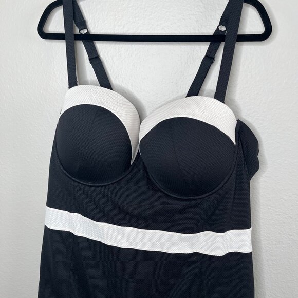 Torrid Size 5X Black & White Underwire One-Piece Swimsuit - Picture 3 of 10
